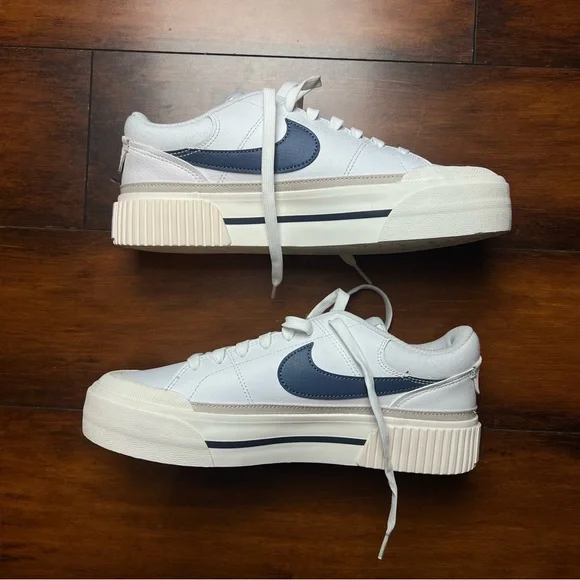 Nike Court Legacy Lift
Women's Shoes - Picture 2 of 5